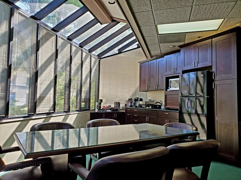 More Photos Of 300 Tamal Plz, Corte Madera Office Residential For Lease