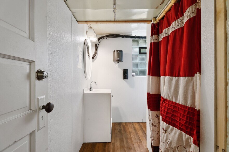 More Photos Of 800 N 42nd Ave, Minneapolis Medical For Lease