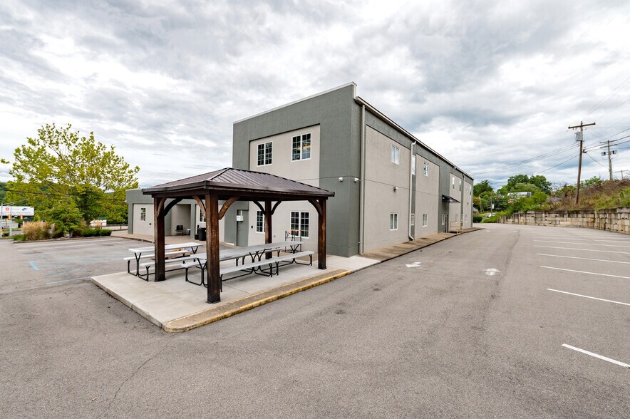 More Photos Of 900 Fairmont Rd, Morgantown Office For Sale