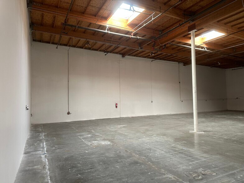 More Photos Of 41519 Cherry St, Murrieta Warehouse For Lease