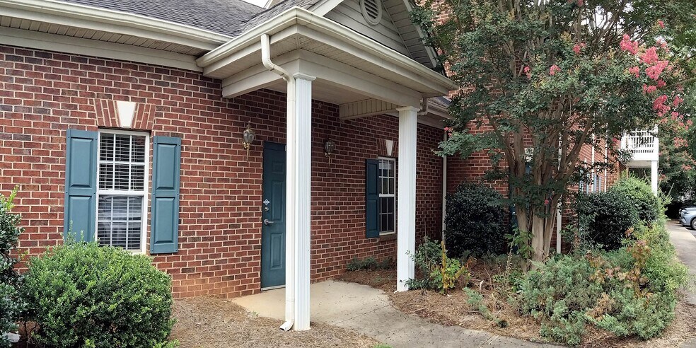 More Photos Of 7229 Albemarle Rd, Charlotte Office For Sale