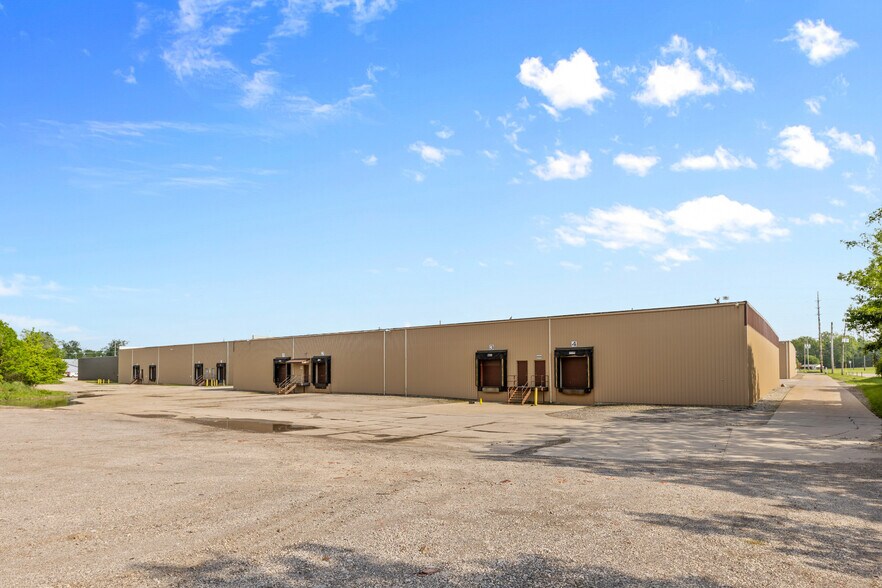 More Photos Of 775 W Smith Rd, Medina Industrial For Sale