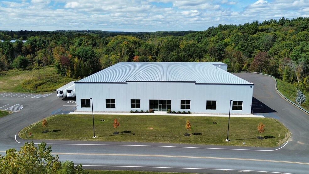 More Photos Of 15 Synergy Park Dr, Clifton Park Warehouse For Lease