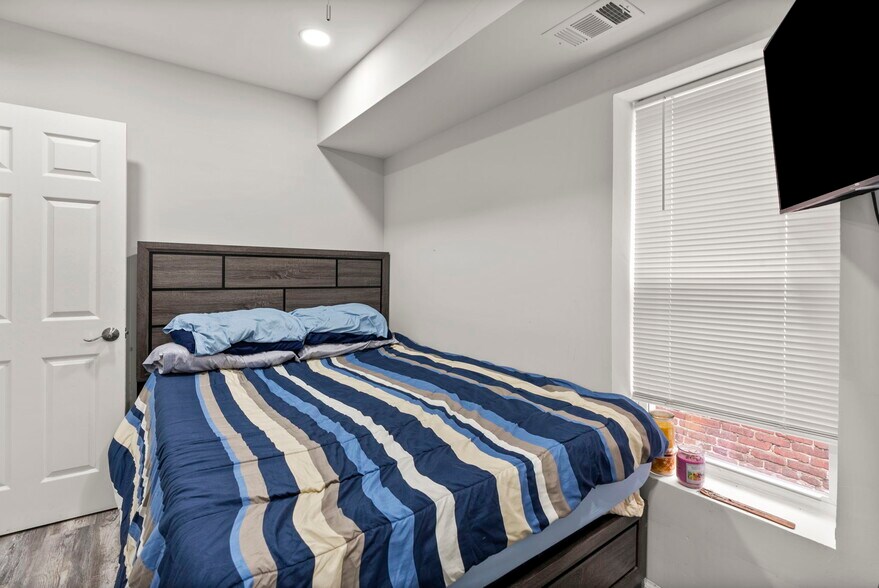 More Photos Of 4710 Liberty Heights Ave, Baltimore General Retail For Sale