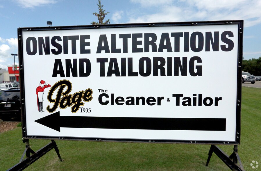 More Photos Of 140 St Albert Trl, St. Albert Freestanding For Lease