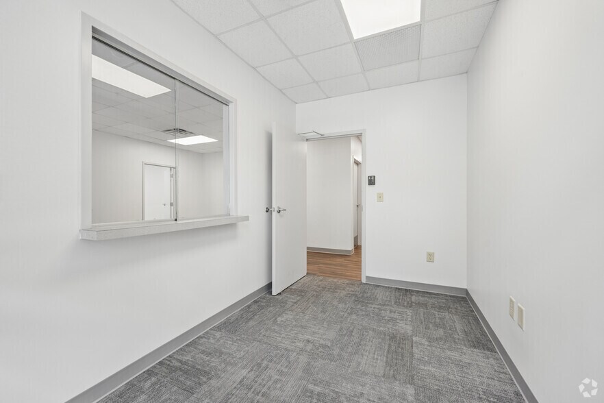 More Photos Of 125 Southside Ct, McDonough Distribution For Lease