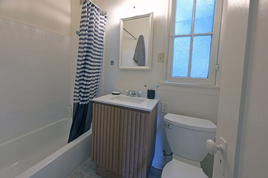 More Photos Of 2636 N Beachwood Dr, Los Angeles Apartments For Sale