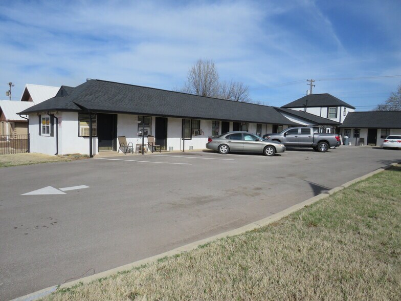 More Photos Of 925 W Main St, Yukon Apartments For Sale