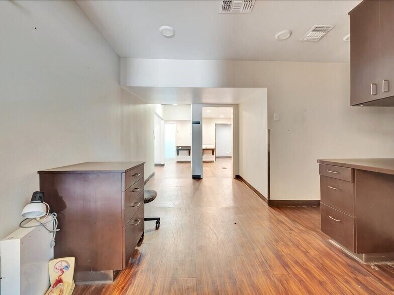 More Photos Of 1702 E Denman Ave, Lufkin Medical For Lease