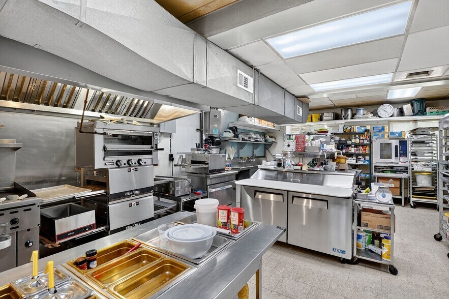 More Photos Of 550 McKeesport Rd, Elizabeth Freestanding For Sale