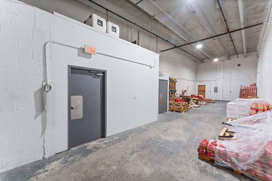 More Photos Of 13816 SW 142nd Ave, Miami Warehouse For Sale