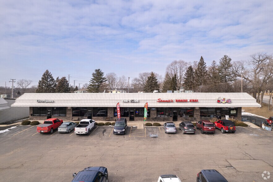 More Photos Of 210-216 N Milwaukee Ave, Lake Villa Storefront For Lease