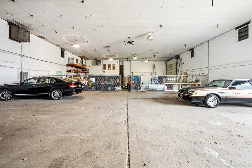 More Photos Of 207 Hawthorne Ave, Saint Joseph Warehouse For Sale