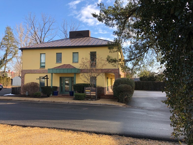 More Photos Of 5 N Hamilton St, Middleburg Office For Sale