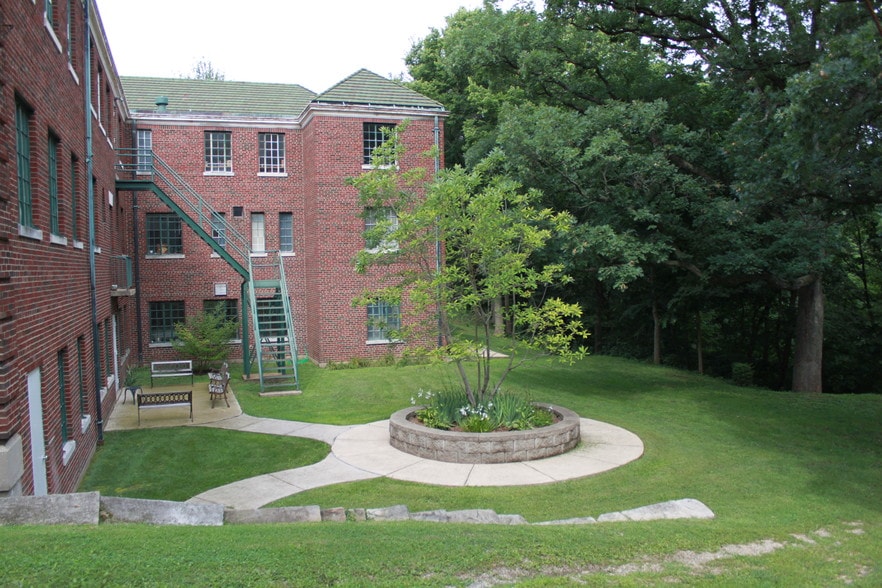 More Photos Of 2619 W Heading Ave, West Peoria Office For Lease