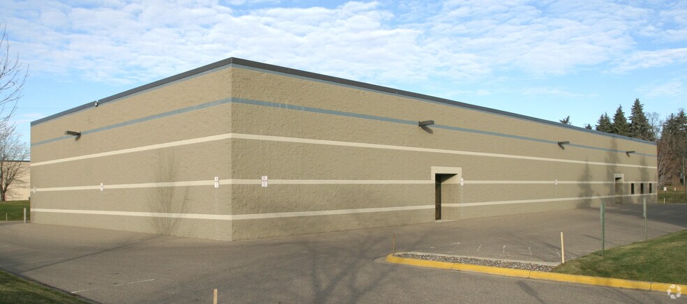 More Photos Of 925 N Boone Ave, Golden Valley Manufacturing For Lease