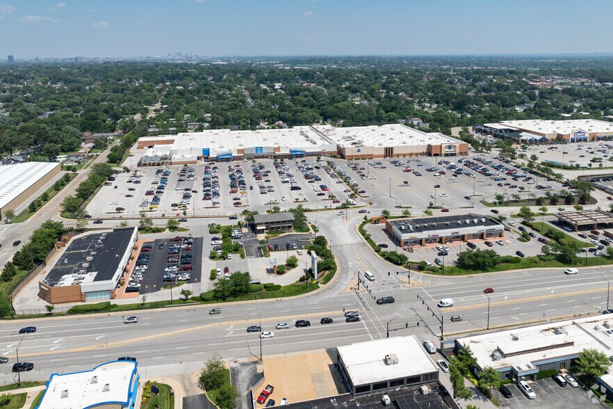 More Photos Of 2000 S Hanley Rd, Saint Louis Office For Sale