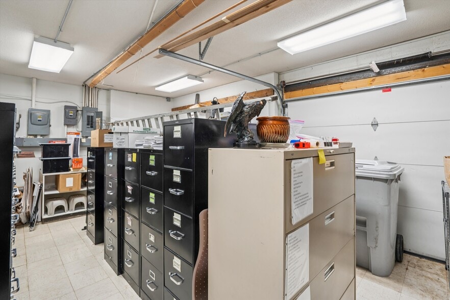 More Photos Of 2721 SW 30th St, Des Moines Office For Sale