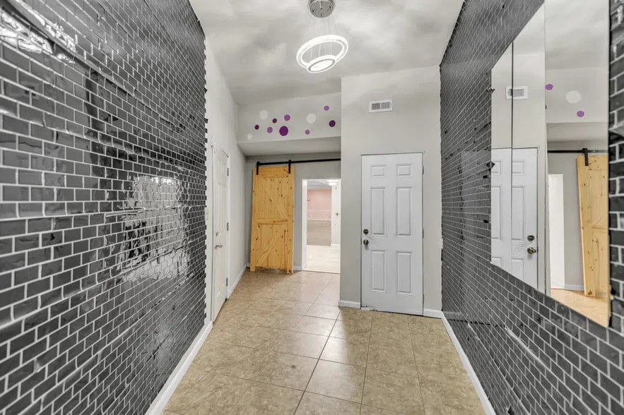 More Photos Of 1038 Decatur St, Chesapeake Storefront Retail Residential For Lease