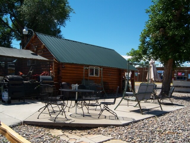 More Photos Of 501 S 6th St, Thermopolis Hotel For Sale