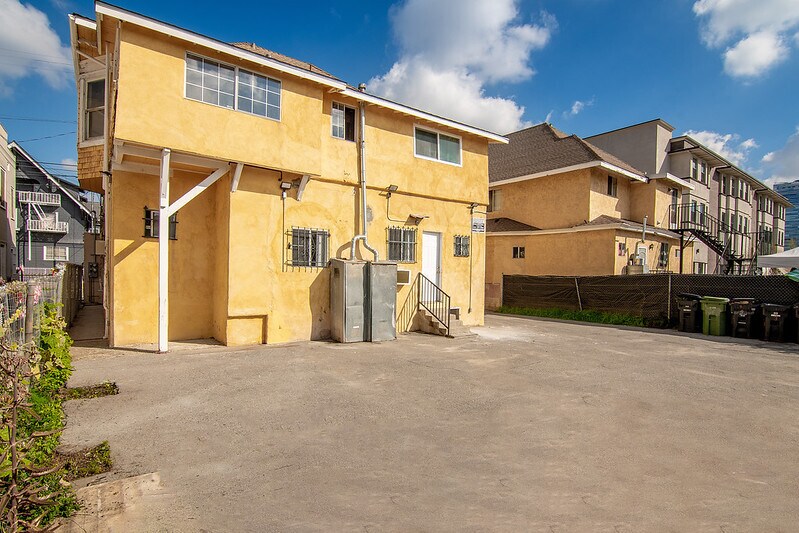 More Photos Of 1820 W 11th St, Los Angeles Apartments For Sale