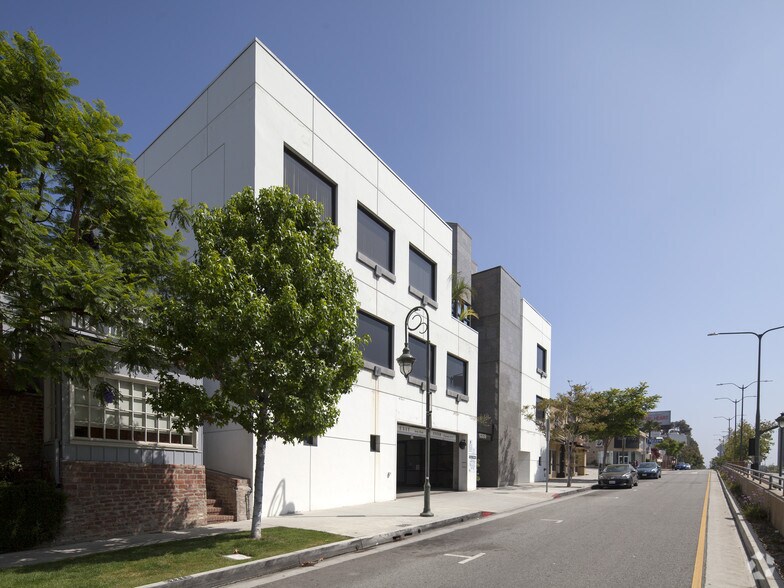 Primary Photo Of 10309 Santa Monica Blvd, Los Angeles Medical For Lease