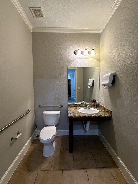 More Photos Of 11601 Spring Cypress Rd, Tomball Medical For Sale