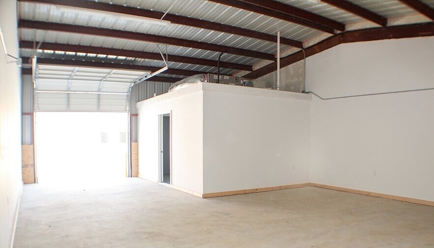 More Photos Of 607 S Lake Murray Dr, Ardmore Showroom For Sale