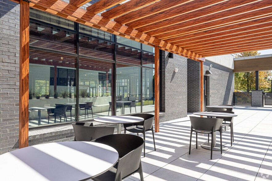 More Photos Of 920-924 Farmington Ave, West Hartford Apartments For Lease