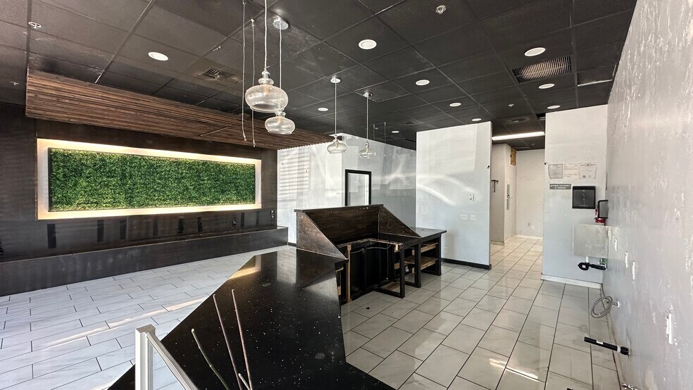 More Photos Of 12620 SE 38th St, Bellevue Storefront For Lease