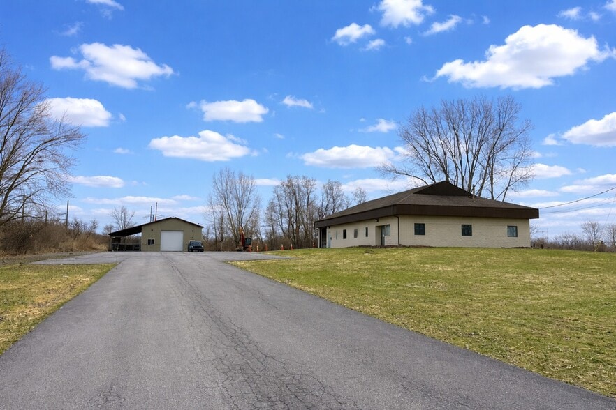 Primary Photo Of 4944 Ver Plank Rd, Clay Light Manufacturing For Sale