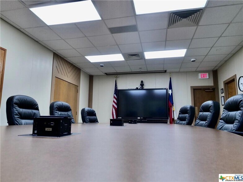 More Photos Of 1905 Leary Ln, Victoria Office For Sale