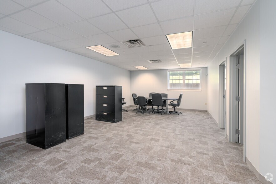 More Photos Of 118 Portsmouth Ave, Stratham Unknown For Lease