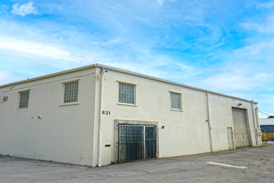 More Photos Of 821 27th St, West Palm Beach Warehouse For Lease