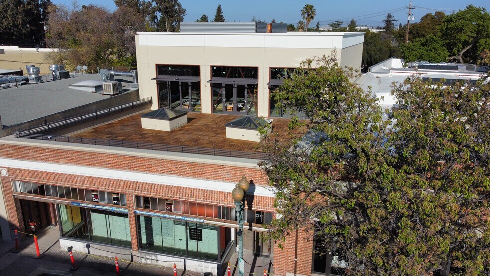 More Photos Of 925 Main St, Redwood City General Retail For Lease