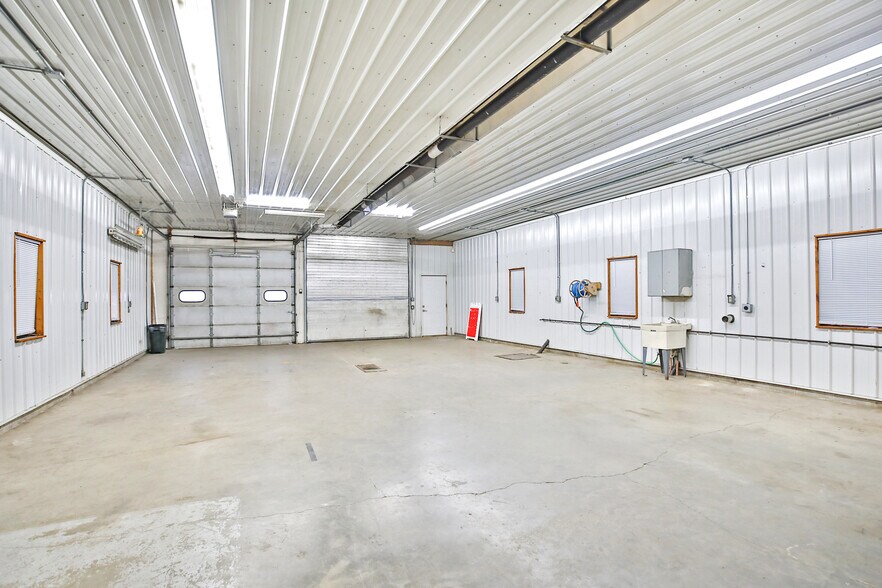 More Photos Of 316 S Highway Ave, Blooming Prairie Light Manufacturing For Sale