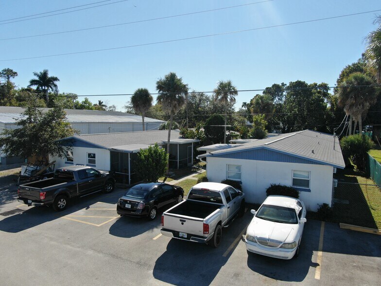 More Photos Of 40 Willis Rd, North Fort Myers Apartments For Sale