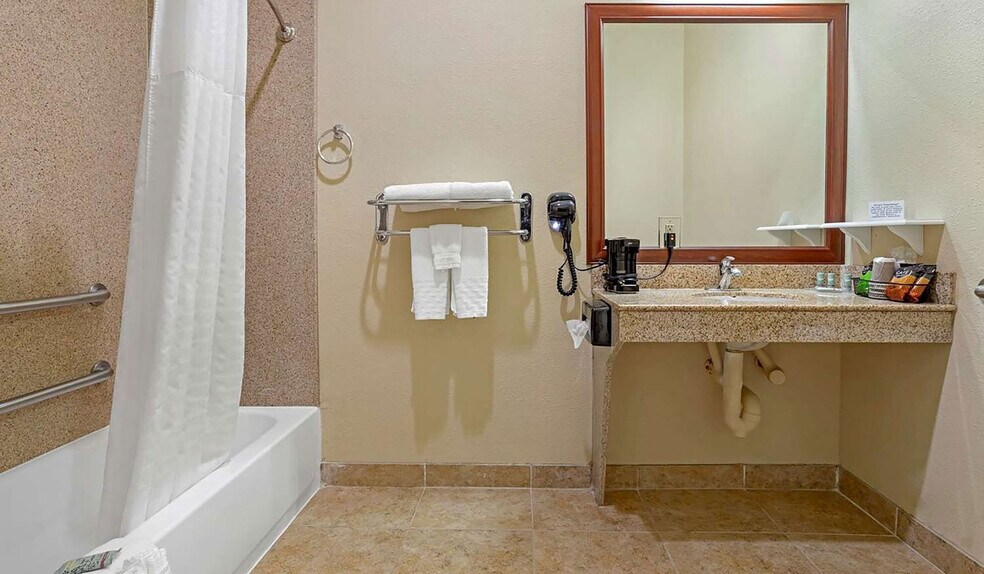 More Photos Of 320 Highway 146 N, Texas City Hotel For Sale