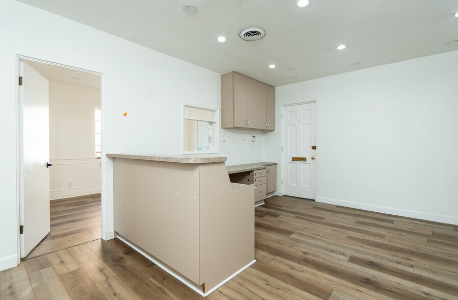 More Photos Of 2028 Lake Ave, Altadena Medical For Sale