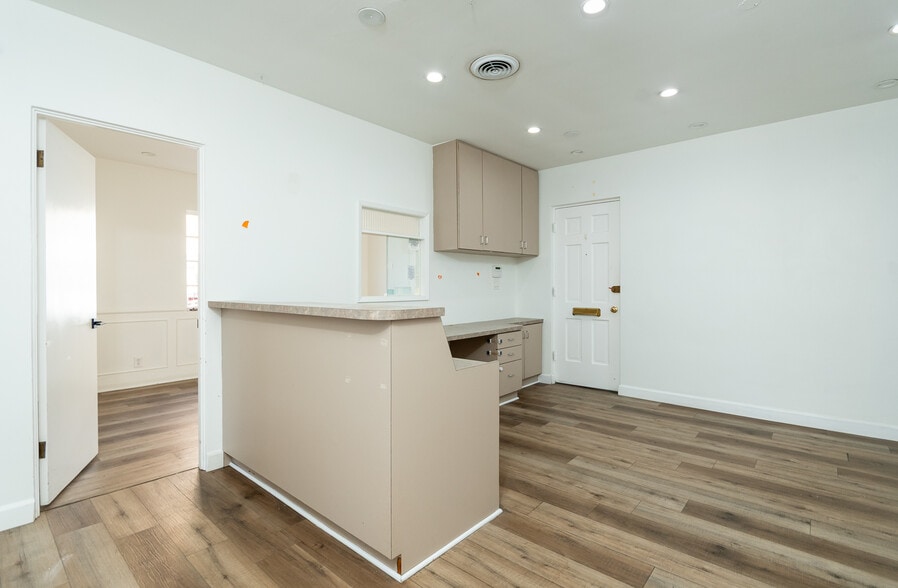 More Photos Of 2028 Lake Ave, Altadena Medical For Lease
