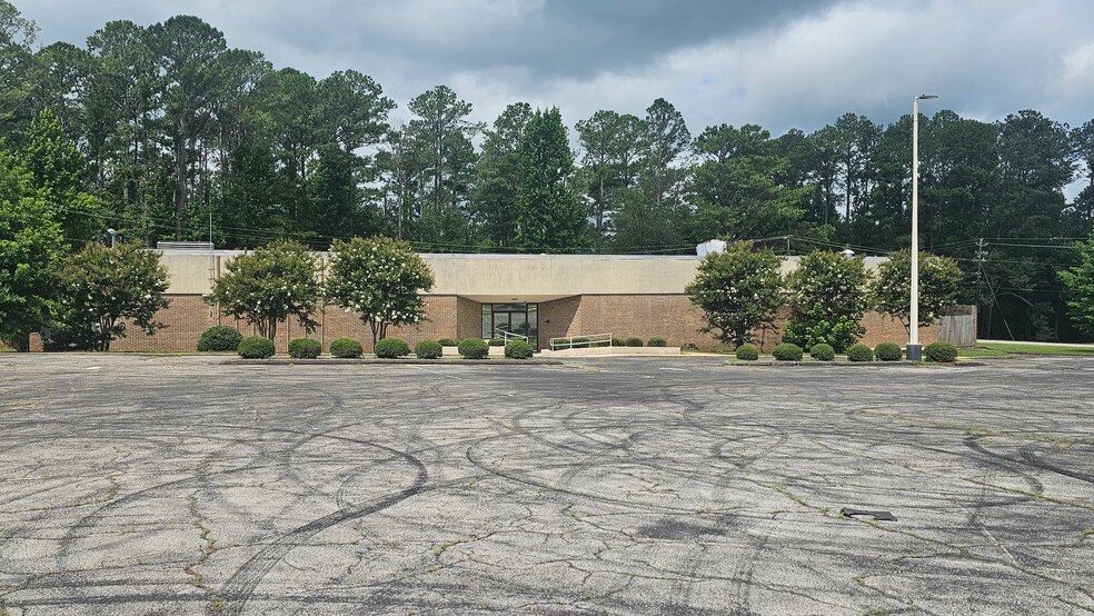 Primary Photo Of 180 Town Center Dr, Anniston Warehouse For Sale
