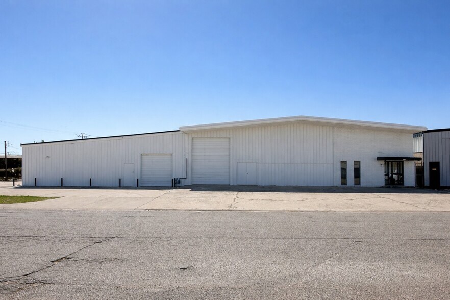 More Photos Of 2412 SW 14th St, Oklahoma City Manufacturing For Lease