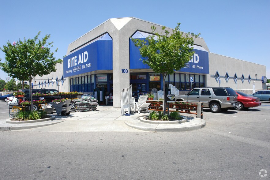 Primary Photo Of 100 China Grade Loop, Bakersfield Drugstore For Lease