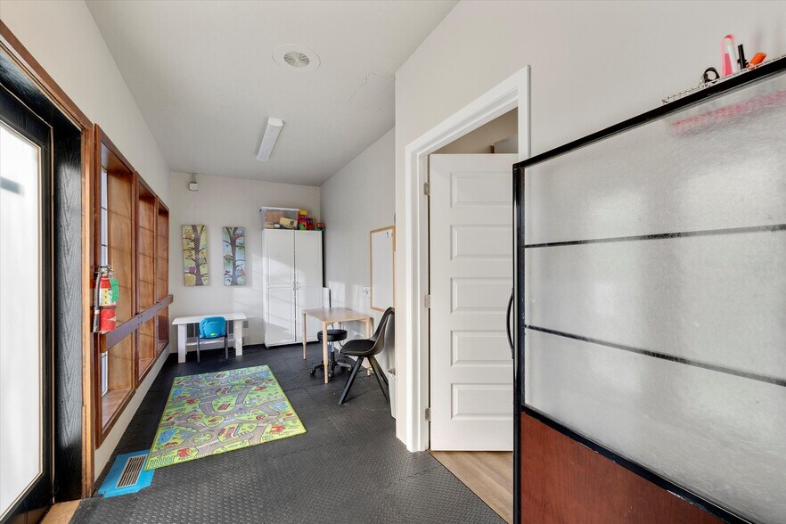 More Photos Of 113 N Elm St, Canby Restaurant For Lease