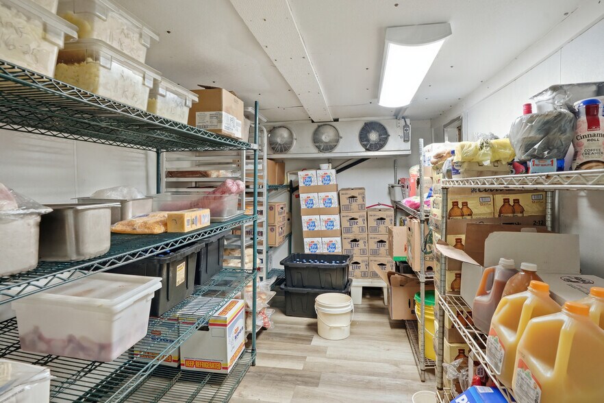 More Photos Of 4020 E Old US 30, Hamlet Restaurant For Sale