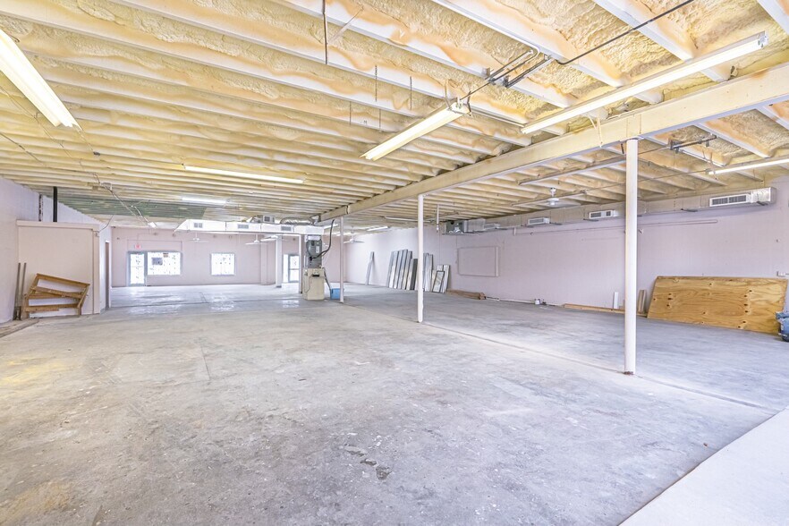 More Photos Of 802-810 S Dixie Hwy, Lake Worth General Retail For Lease