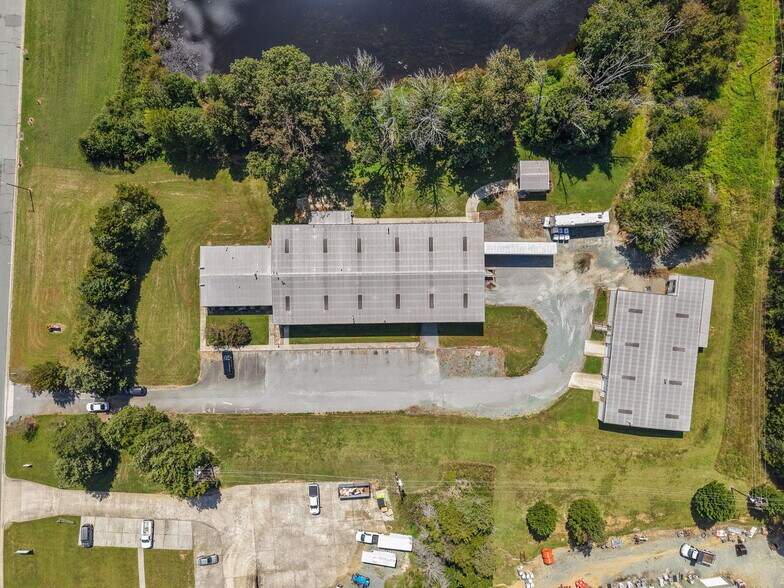 More Photos Of 2245 A Air Park Dr, Burlington Warehouse For Lease