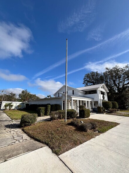 More Photos Of 945 E Broadway St, Fort Meade Specialty For Sale