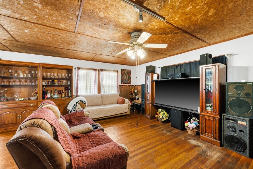 More Photos Of 4455 Highway 27, Kerrville Flex For Sale