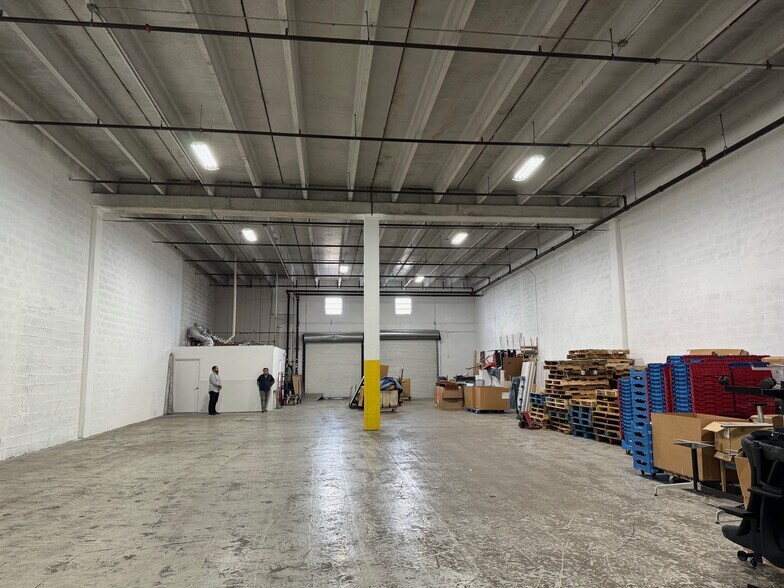 More Photos Of 8740-8890 NW 102nd St, Medley Warehouse For Lease